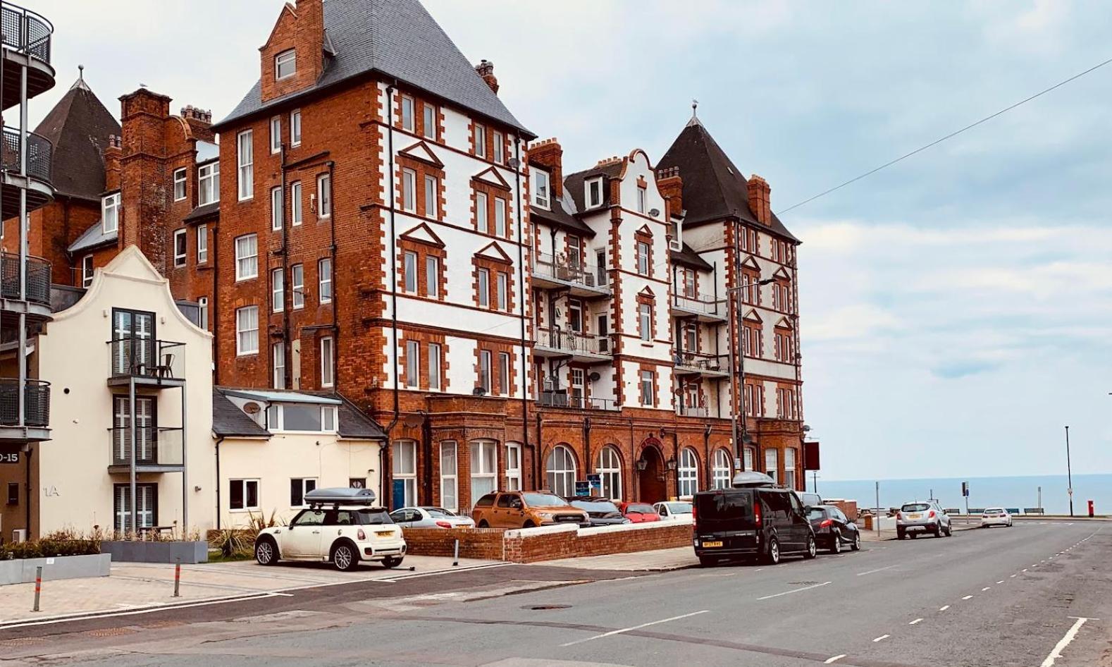 Вилла Retro Retreat, Sea View, Free Parking & Ev Plug-In Уитби Экстерьер фото